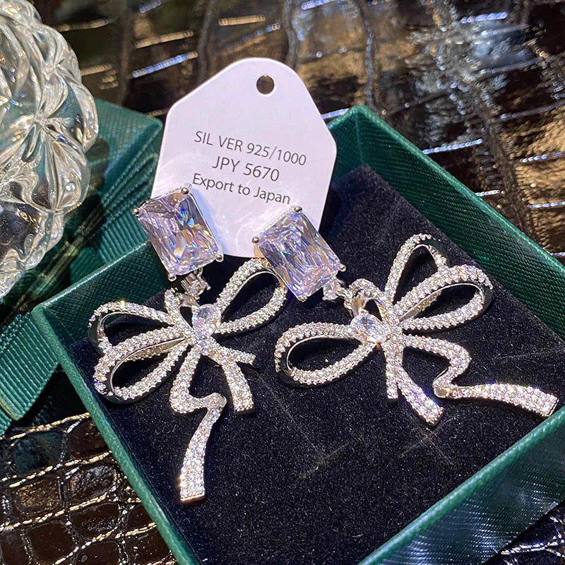 flashing square zircon bow ribbon earrings luxury retro rope knot sweet girl romance fashion ear jewelry
flashing square zircon bow ribbon earrings luxury retro rope knot sweet girl romance fashion ear jewelry