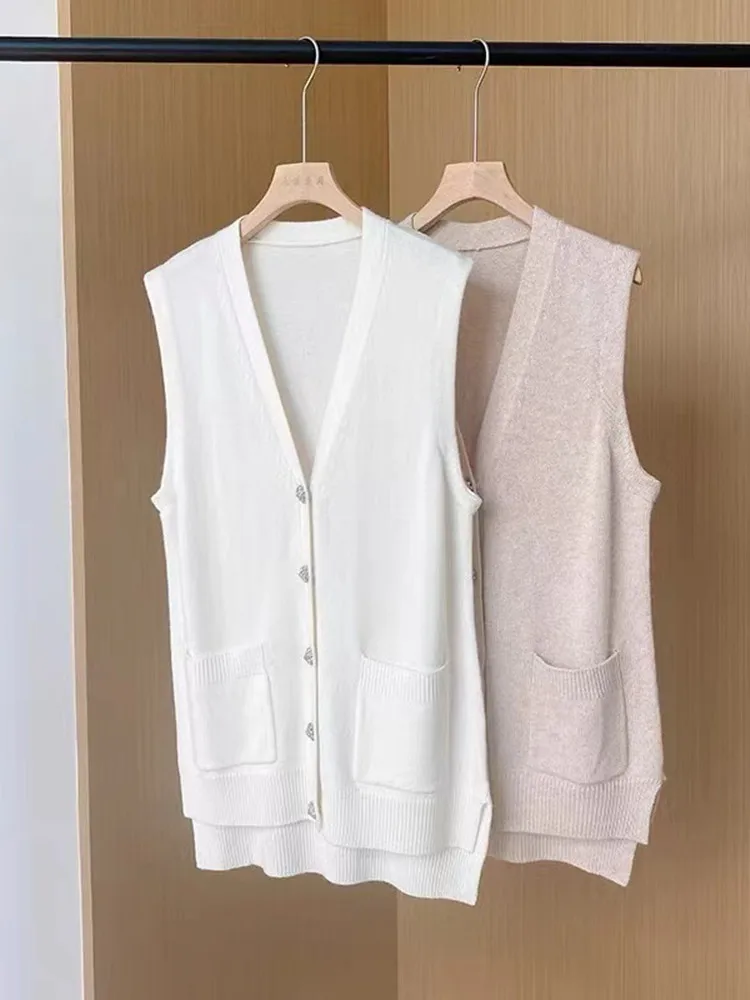 Women Vest V-neck Knitted Cardigan Flower-Shaped Solid Buttons Single Breasted Sleeveless Coat Cashmere High Street
Women Vest V-neck Knitted Cardigan Flower-Shaped Solid Buttons Single Breasted Sleeveless Coat Cashmere High Street
