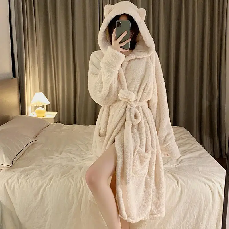 Cute suspender pajama robe for women in autumn and winter, coral velvet thermal insulation set, home clothing, Christmas gift
Cute suspender pajama robe for women in autumn and winter, coral velvet thermal insulation set, home clothing, Christmas gift