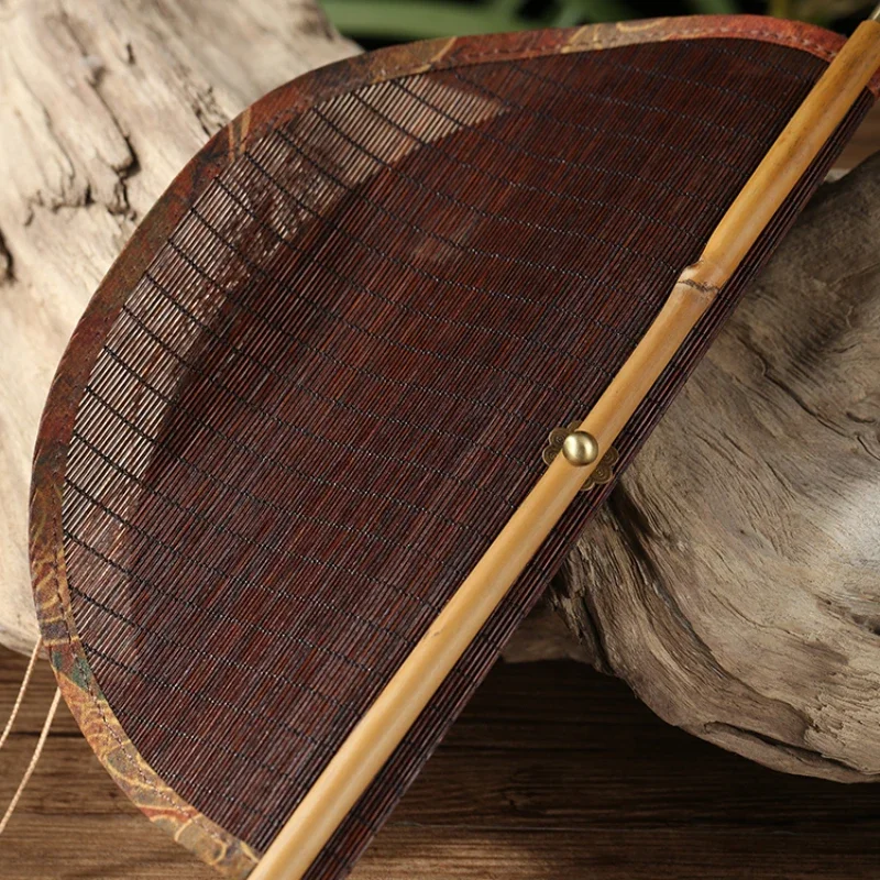 Retro handmade bamboo woven bamboo waist fan can roll bamboo fan folding fan Chinese style antique fan photo decoration props.
Retro handmade bamboo woven bamboo waist fan can roll bamboo fan folding fan Chinese style antique fan photo decoration props.