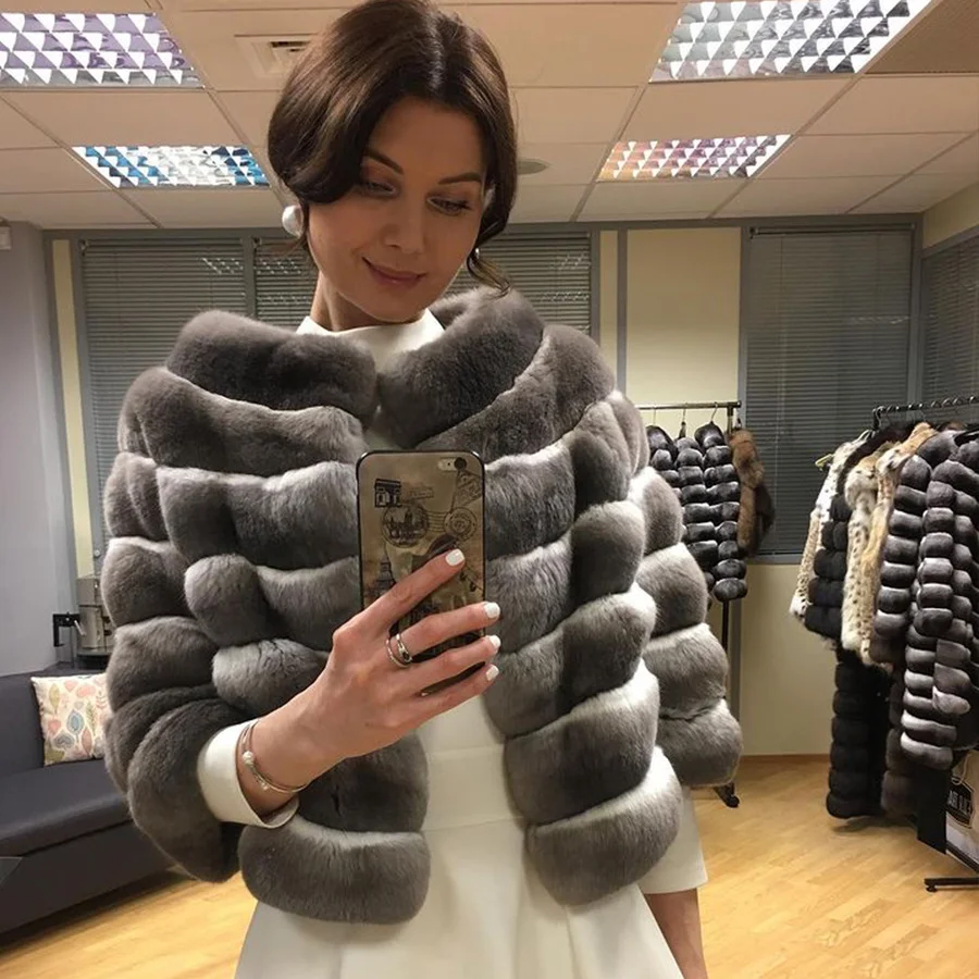 Fashion High quality Collar Cropped Coat Women Classic Real Rex Rabbit Round Fur Jacket Outwear 2023 Hot Style Winter
Fashion High quality Collar Cropped Coat Women Classic Real Rex Rabbit Round Fur Jacket Outwear 2023 Hot Style Winter