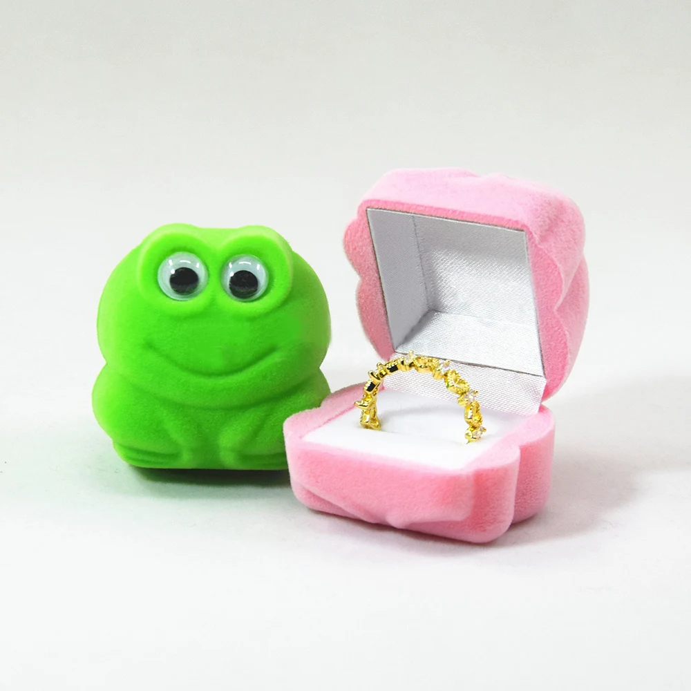 Cute Flocking Frog Animals Ring Storage Box Y2K Green Pink Velvet Wedding Jewelry Earring Packaging Case Travel Jewelry Case
Cute Flocking Frog Animals Ring Storage Box Y2K Green Pink Velvet Wedding Jewelry Earring Packaging Case Travel Jewelry Case