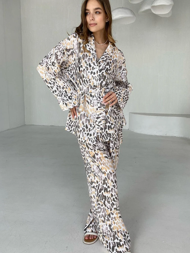 Комплект для сна Hiloc женский однобортный с высокой талией, пижама с длинным рукавом, с принтом, домашняя одежда с лацканами, 2023
Комплект для сна Hiloc женский однобортный с высокой талией, пижама с длинным рукавом, с принтом, домашняя одежда с лацканами, 2023