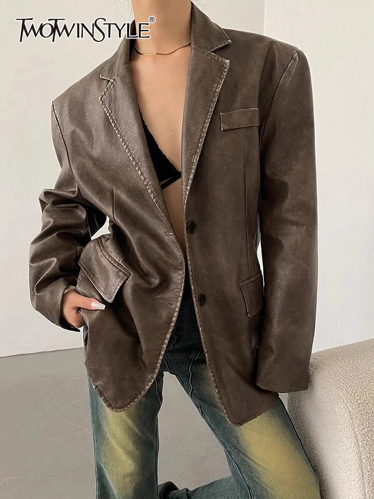 Женские кожаные куртки TWOTWINSTYLE, однотонные повседневные лоскутные куртки с пуговицами и отложным воротником, пальто с длинными рукавами и карманами, Новинка
Женские кожаные куртки TWOTWINSTYLE, однотонные повседневные лоскутные куртки с пуговицами и отложным воротником, пальто с длинными рукавами и карманами, Новинка