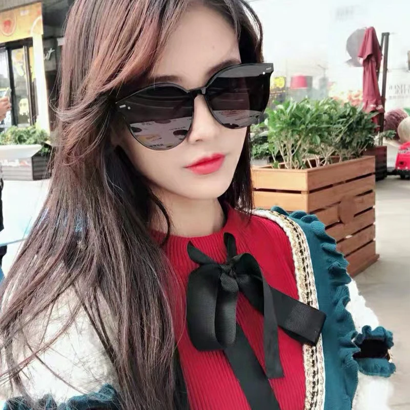 

Yuumi East Moon Sunglasses For Women Mens Black Eyewear Cat eye MGlasses Spy Fashion Oversized Luxury Designer Brand Jennie
