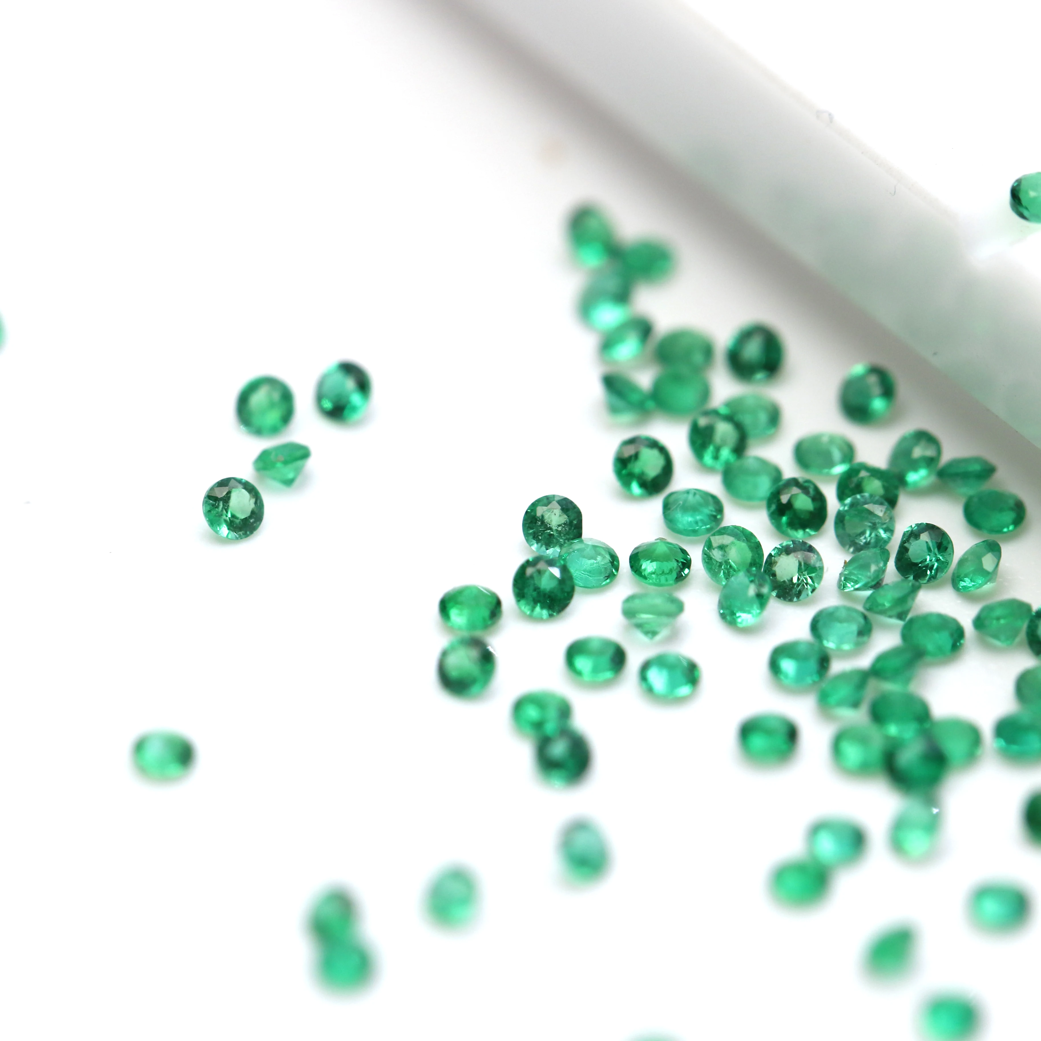 Factory Wholesale Natural Loose Gemstone 1mm Emerald ROUND Cut Necklace Earrings For Women Keychain Bracelet Rings Anime
Factory Wholesale Natural Loose Gemstone 1mm Emerald ROUND Cut Necklace Earrings For Women Keychain Bracelet Rings Anime