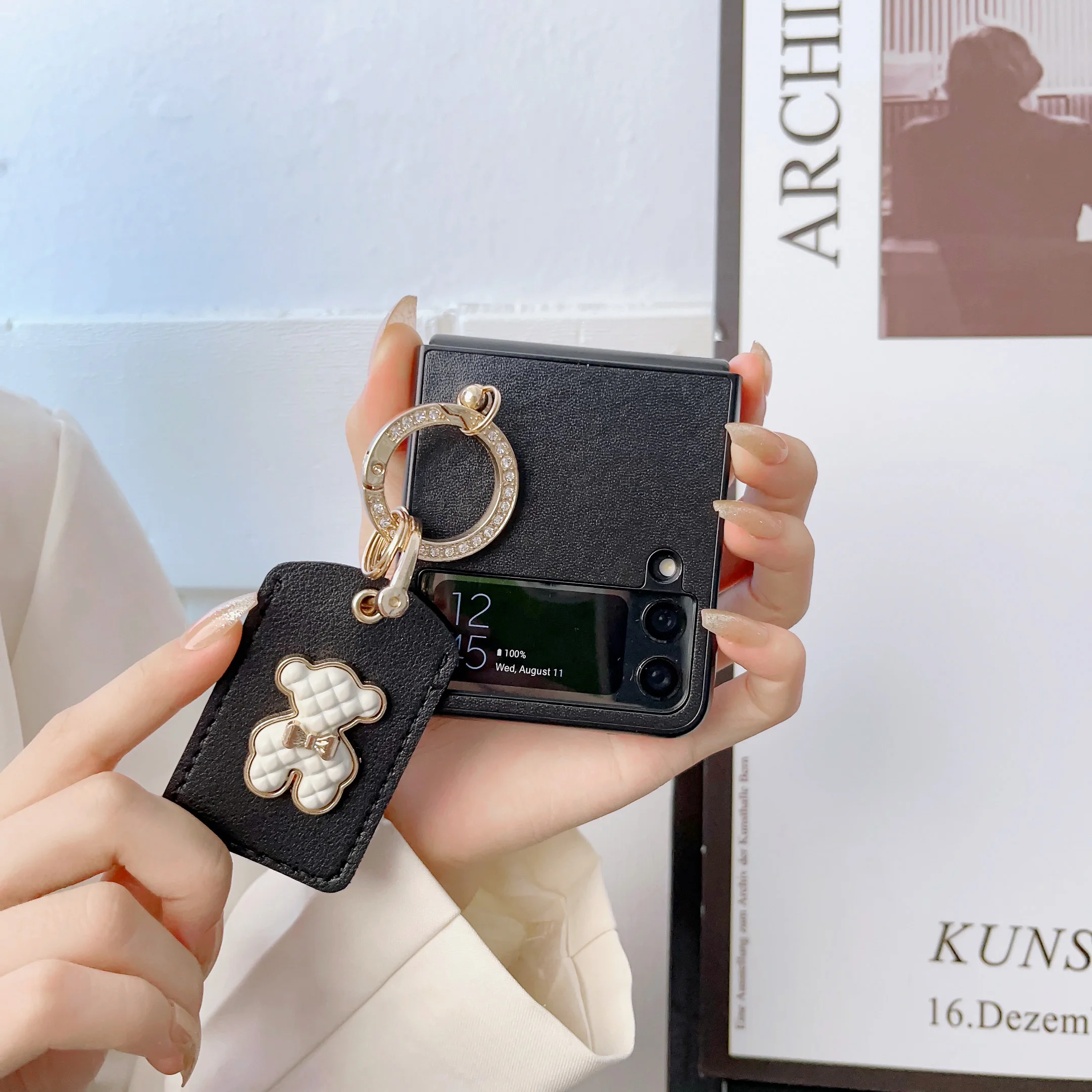 For Samsung Galaxy Z Flip 4 Filp 3 Folding Shockproof Cover High-end Leather With Ring Bear access Card Cover
For Samsung Galaxy Z Flip 4 Filp 3 Folding Shockproof Cover High-end Leather With Ring Bear access Card Cover