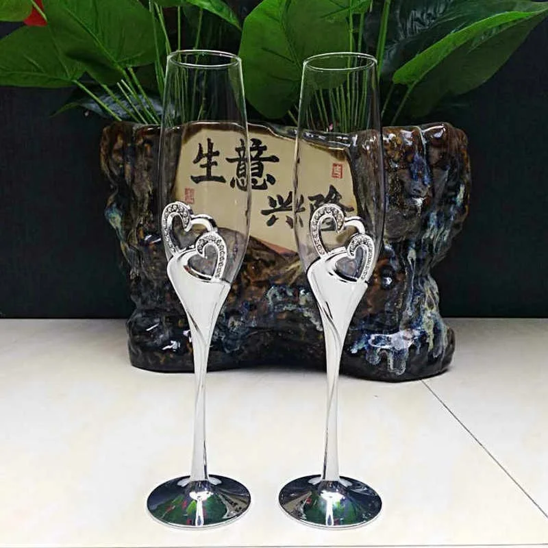 2Pcs Wedding Champagne Glass Set Toasting Flute Glasses with Rhinestone Crystal Rimmed Hearts Decoration Drink Goblet Cup M68E 
2Pcs Wedding Champagne Glass Set Toasting Flute Glasses with Rhinestone Crystal Rimmed Hearts Decoration Drink Goblet Cup M68E