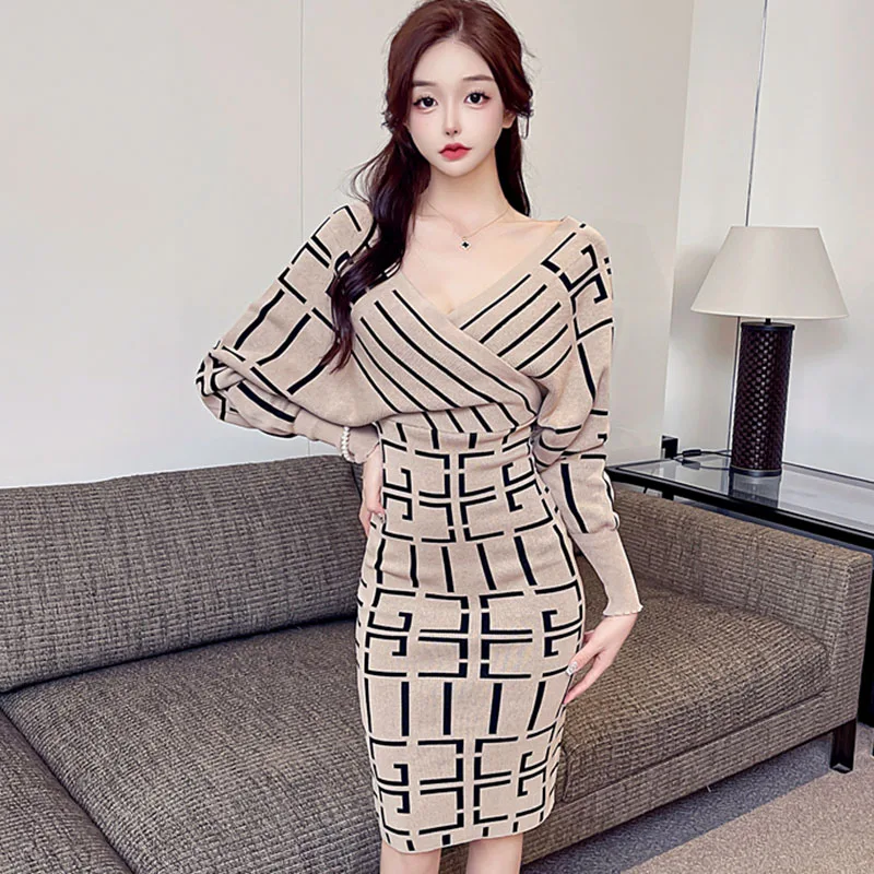 Vintage Sweater Dress Women Knitted Batwing Long Sleeve Sexy V-Neck Autumn Winter Elegant Bodycon Dresses Vestidos
Vintage Sweater Dress Women Knitted Batwing Long Sleeve Sexy V-Neck Autumn Winter Elegant Bodycon Dresses Vestidos