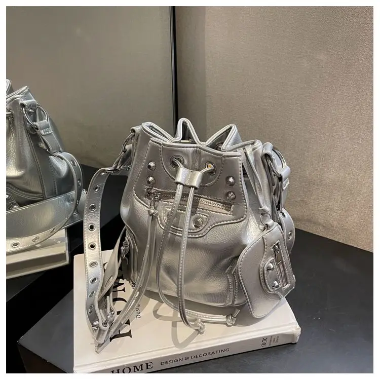 Korean Fashion Luxury Designer Rivet Silver Women Shoulder Bags Advanced Popular Drawstring PU Leather Spice Girls Crossbody Bag
Korean Fashion Luxury Designer Rivet Silver Women Shoulder Bags Advanced Popular Drawstring PU Leather Spice Girls Crossbody Bag