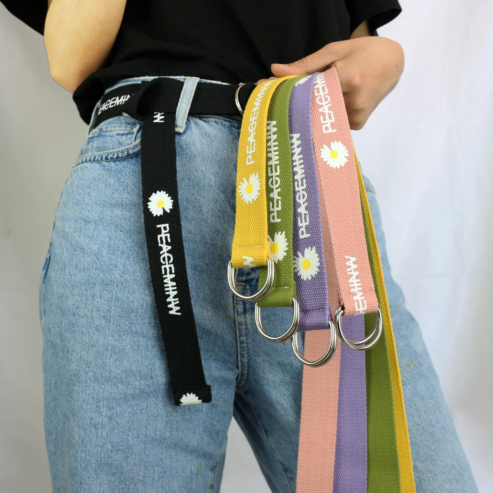 New non-porous printed men's canvas belt double-ring buckle lazy belt Korean trendy casual all-match daisy print belt
New non-porous printed men's canvas belt double-ring buckle lazy belt Korean trendy casual all-match daisy print belt