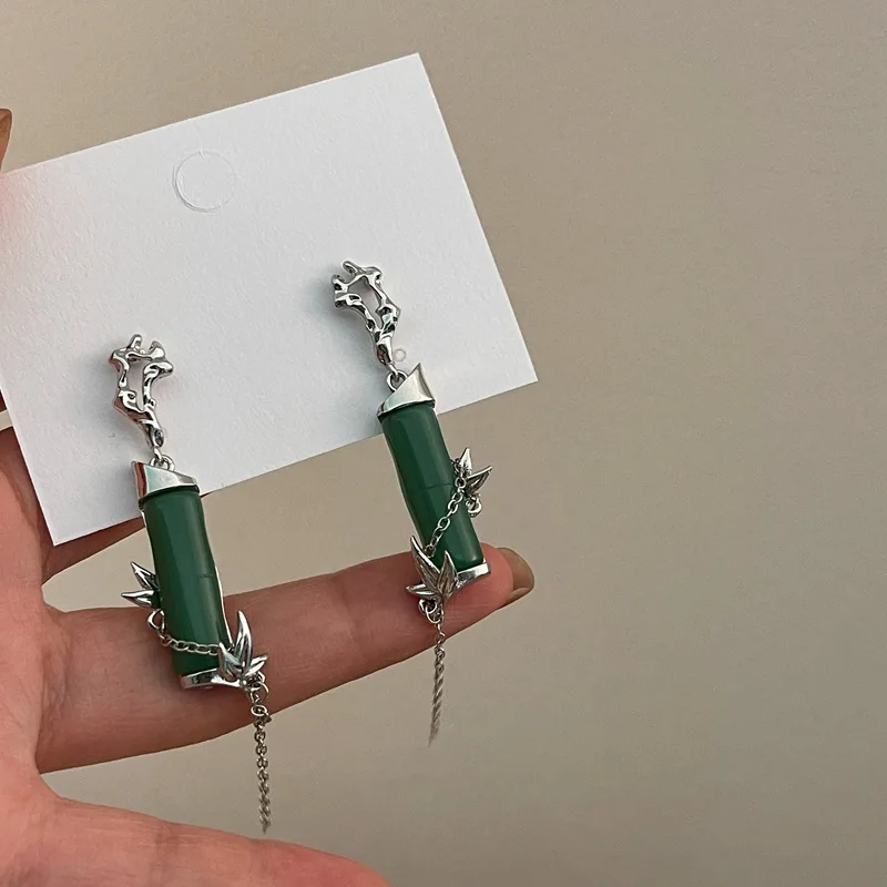 Beaded fringe resin vintage earrings Long niche design Sen style drum stud earrings
Beaded fringe resin vintage earrings Long niche design Sen style drum stud earrings