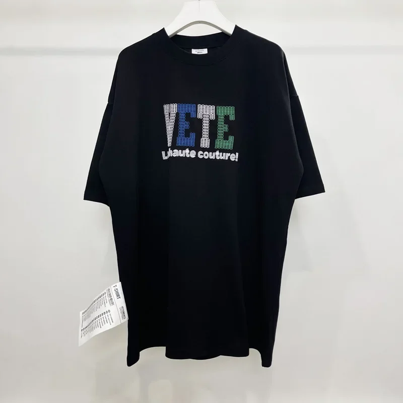 VTM Pure Cotton T-Shirts Large Label Embroidery Logo 1:1 Black Oversized Short Sleeves
VTM Pure Cotton T-Shirts Large Label Embroidery Logo 1:1 Black Oversized Short Sleeves