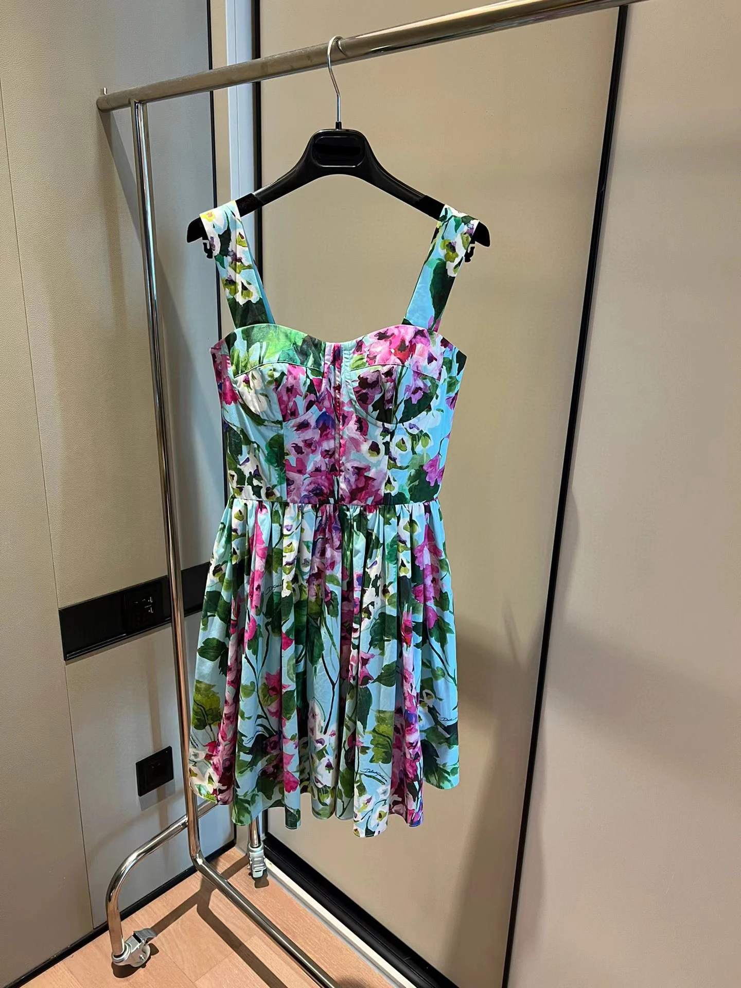 2022 Spring New Prairie Chic Style Women Fashion Morning Glory Pink Flowers Green Leaves Printing Style Mini Tank Dress
2022 Spring New Prairie Chic Style Women Fashion Morning Glory Pink Flowers Green Leaves Printing Style Mini Tank Dress