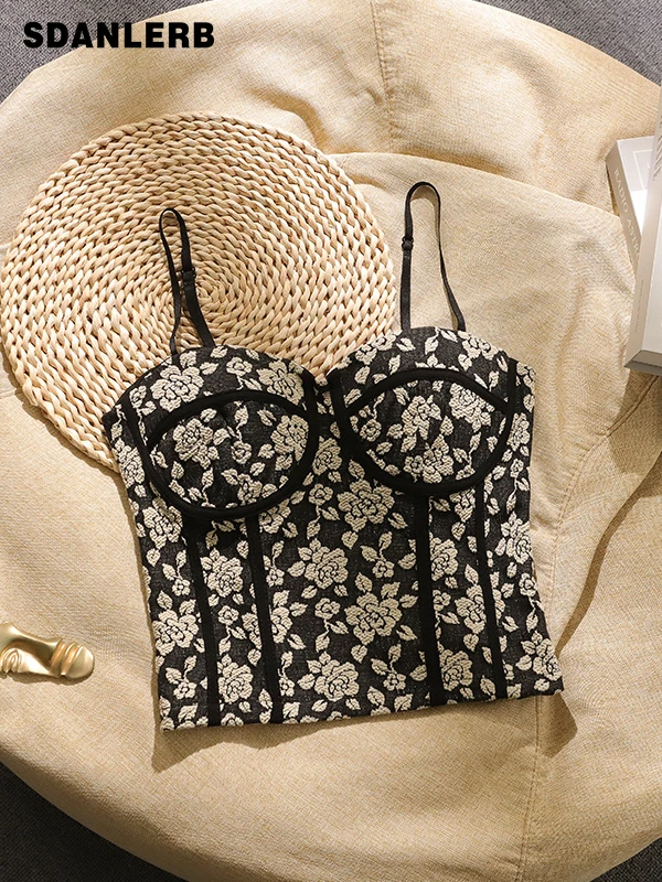 Western Style Fashion Chic Lace Camisole Women's Bottoming Vest Inner Chest Pad Outer Wear Underwear Design Sense Sexy Crop Top
Western Style Fashion Chic Lace Camisole Women's Bottoming Vest Inner Chest Pad Outer Wear Underwear Design Sense Sexy Crop Top