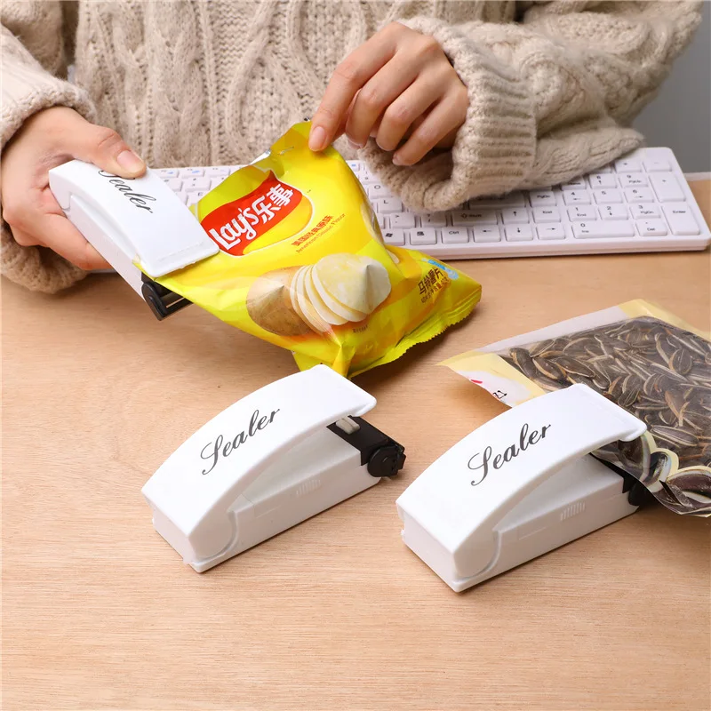 Mini Small Home Storage Bag Clip Travel Convenient Seal Pouch Snack Portable Packaging Portable Heat Sealer Packag
Mini Small Home Storage Bag Clip Travel Convenient Seal Pouch Snack Portable Packaging Portable Heat Sealer Packag