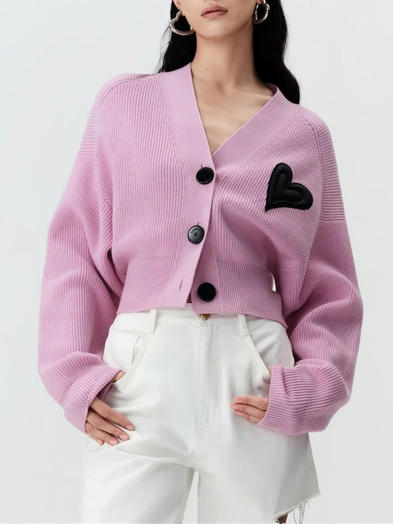 Autumn New Women's Heart-Shaped Patch V-Neck Knitted Sweater Cardigan Female Single-Breasted Long-Sleeved Short Knitwears
Autumn New Women's Heart-Shaped Patch V-Neck Knitted Sweater Cardigan Female Single-Breasted Long-Sleeved Short Knitwears