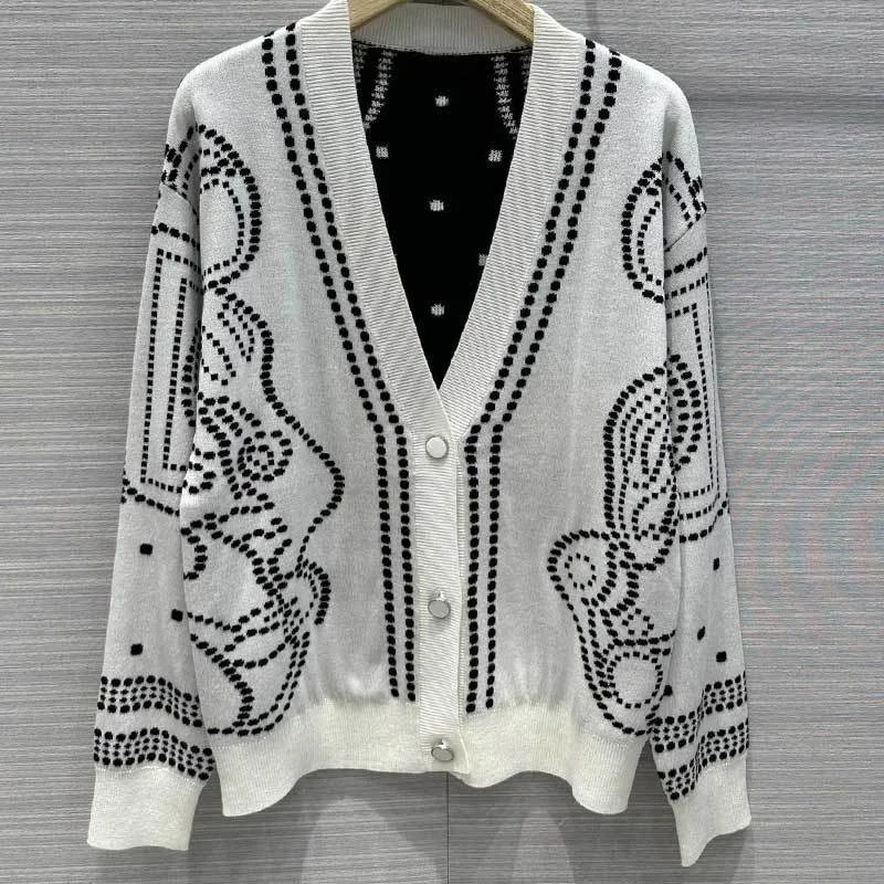 23Early Autumn Women Knitted Wool Cardigans Single Breasted V-Neck Letter Embroidery Versatile Sweater Fashion Slimming Clothing
23Early Autumn Women Knitted Wool Cardigans Single Breasted V-Neck Letter Embroidery Versatile Sweater Fashion Slimming Clothing