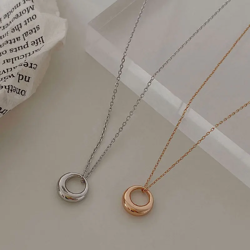 New Fashion Geometric Circle Pendant Necklaces for Women Simple Silver Color Clavicle Chain Necklace Wedding Jewelry Wholesale
New Fashion Geometric Circle Pendant Necklaces for Women Simple Silver Color Clavicle Chain Necklace Wedding Jewelry Wholesale