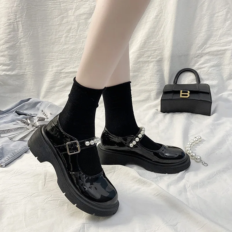 Mary Jane shoes thick bottom pearl buckle flat spring single shoes round toe white bright leather British leather shoes women
Mary Jane shoes thick bottom pearl buckle flat spring single shoes round toe white bright leather British leather shoes women