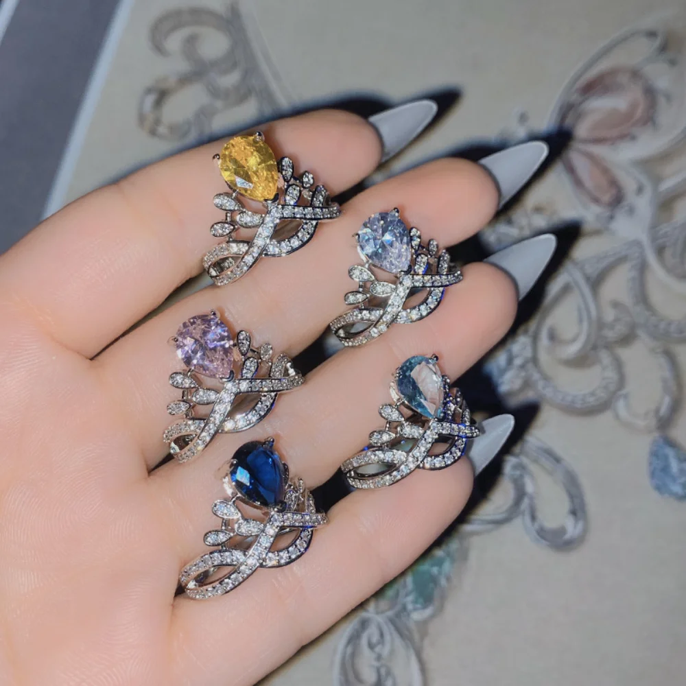 Women's Trendy Shiny Luxury Curve Crown Rings Wedding Party Diamond Blue Pink Gold Water Drop Zircon Fancy Elegant Vintage Ring
Women's Trendy Shiny Luxury Curve Crown Rings Wedding Party Diamond Blue Pink Gold Water Drop Zircon Fancy Elegant Vintage Ring