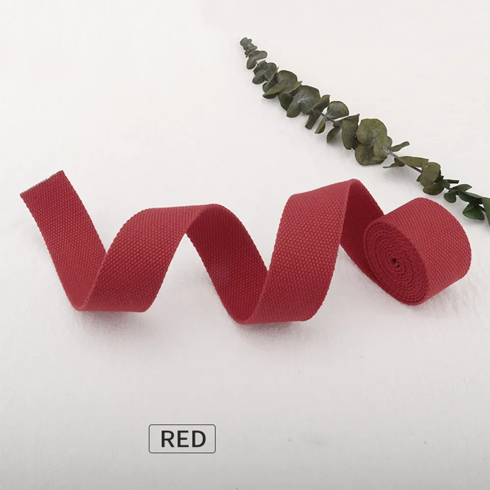 Широкий холщовый рюкзак с красным ремешком и ремешком для домашних животных
Широкий холщовый рюкзак с красным ремешком и ремешком для домашних животных