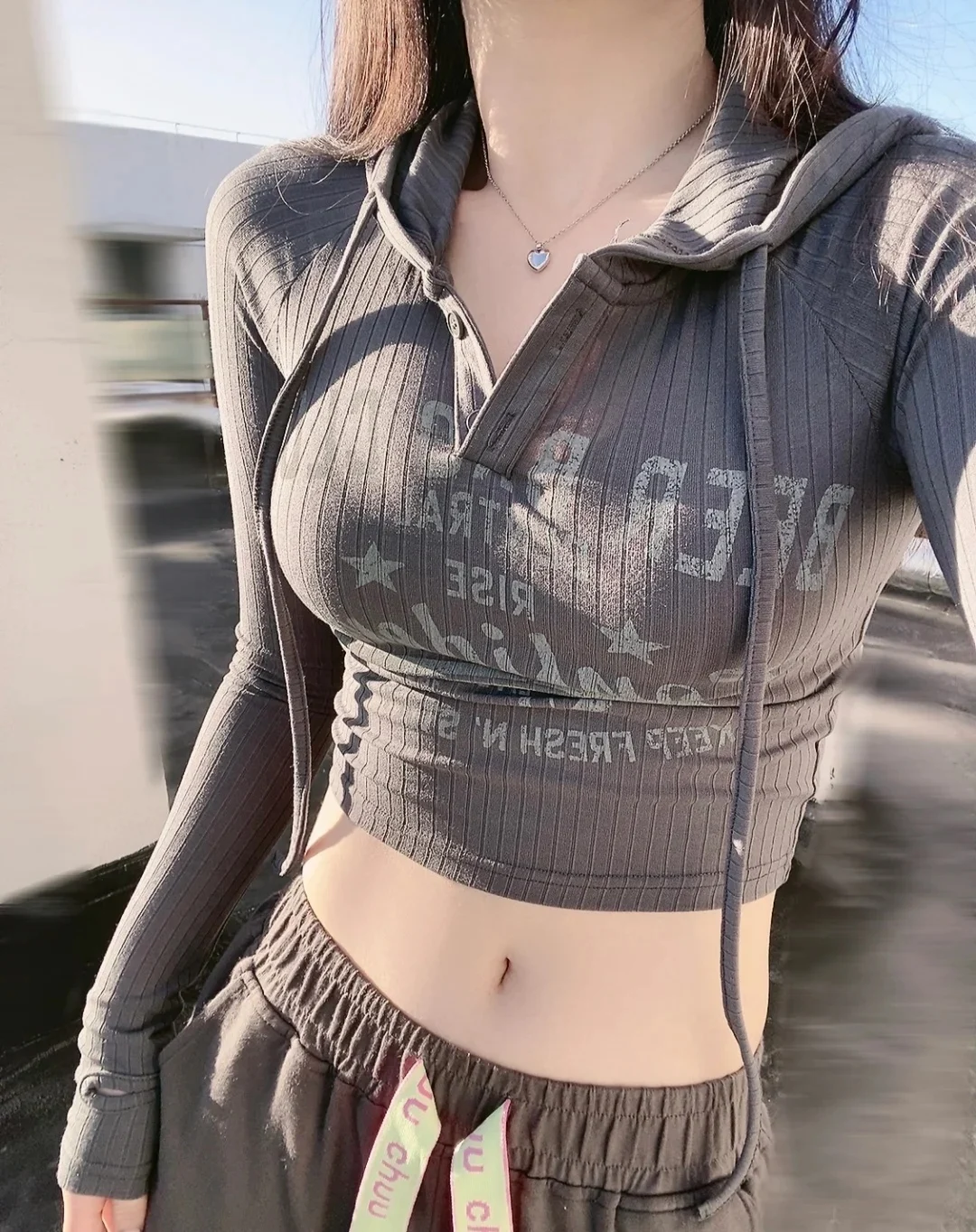 American Retro Hooded Graphic T Shirt Women Long Sleeve Skinny Crop Tops Y2k Vintage T Shirt Grunge Aesthetic Tee Tops
American Retro Hooded Graphic T Shirt Women Long Sleeve Skinny Crop Tops Y2k Vintage T Shirt Grunge Aesthetic Tee Tops