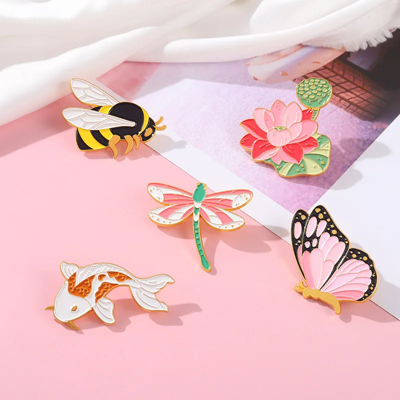 

Koi Pink Lotus Dragonfly Bee Butterfly Insect Metallic Enamel Brooch Sweet and Romantic Cute Women Badge Pin Exquisite Jewelry