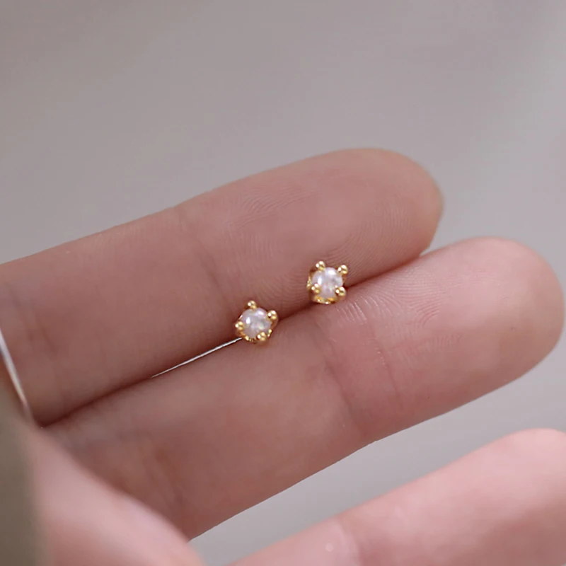 Mini Pearl Small Simple Korean Fashion Stud Earrings For Women Fashion Modern Jewelry Wholesale
Mini Pearl Small Simple Korean Fashion Stud Earrings For Women Fashion Modern Jewelry Wholesale