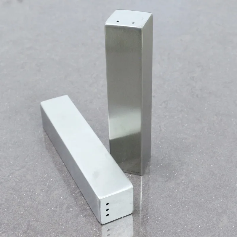 304 Stainless steel square pepper salt shaker, household restaurant seasoning box, barbecue duster shakers
304 Stainless steel square pepper salt shaker, household restaurant seasoning box, barbecue duster shakers