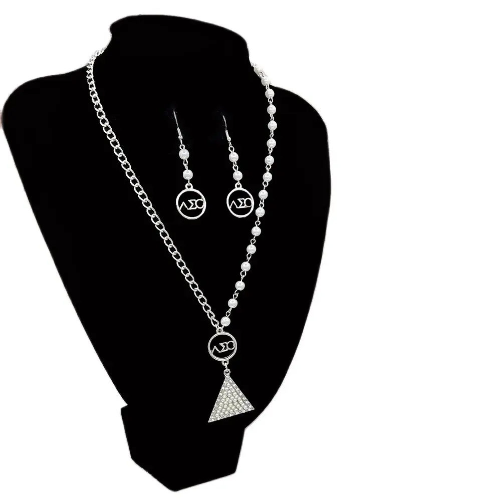 2023 Fashion Retro Pearl Rhinestone Triangle Pendant Necklace Jewelry Women\'s Gift
2023 Fashion Retro Pearl Rhinestone Triangle Pendant Necklace Jewelry Women\'s Gift