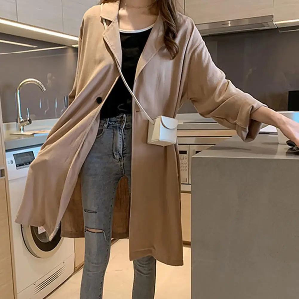 Women's solid color shirt with lapel collar, long sleeves, loose fit, casual fashion.
Women's solid color shirt with lapel collar, long sleeves, loose fit, casual fashion.