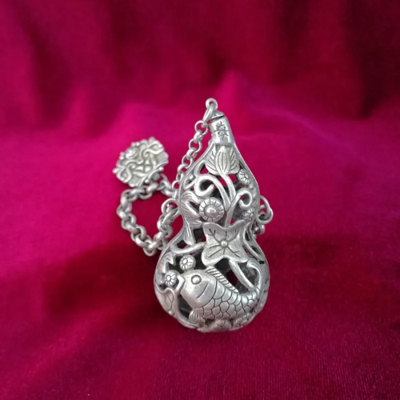 Antique Miscellaneous Old Silver Jewelry Collection Old Silver Maker Hand Carved Gourd Surplus Year after Year Perfume Bag Silve
Antique Miscellaneous Old Silver Jewelry Collection Old Silver Maker Hand Carved Gourd Surplus Year after Year Perfume Bag Silve
