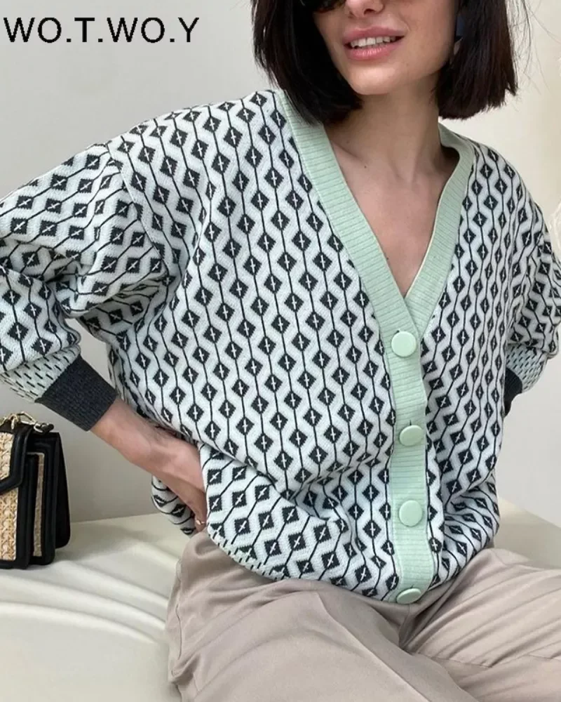 WOTWOY Autumn Winter Jacquard Knitted Cardigans Women Single Breasted V-neck Vintage Sweaters Female Plaid Cropped Cardigan 2021
WOTWOY Autumn Winter Jacquard Knitted Cardigans Women Single Breasted V-neck Vintage Sweaters Female Plaid Cropped Cardigan 2021