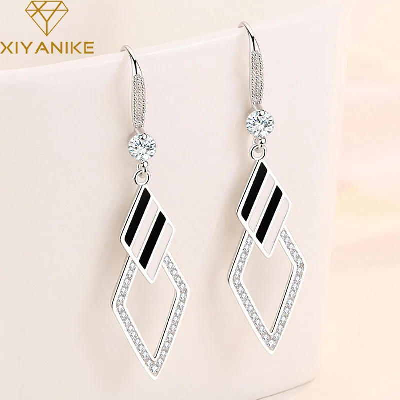 XIYANIKE Elegant Black White Rhombus Zircon Long Drop Dangle Hoop Earrings For Women Girl Fashion Ear Jewelry Gift Party серьги
XIYANIKE Elegant Black White Rhombus Zircon Long Drop Dangle Hoop Earrings For Women Girl Fashion Ear Jewelry Gift Party серьги