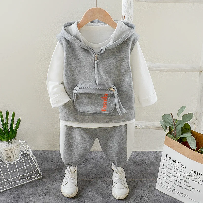 Spring autumn sports three-piece new of letter printing hooded jacket vest bottoming shirt + trousers quality childrens clothing
Spring autumn sports three-piece new of letter printing hooded jacket vest bottoming shirt + trousers quality childrens clothing
