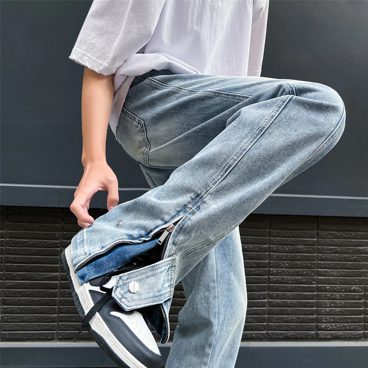 Hybskr Harajuku Men's Denim Pants Fashion New Hem Zipper Slit Design Jeans Streetwear Hip Hop Branded Unisex Men's Trousers
Hybskr Harajuku Men's Denim Pants Fashion New Hem Zipper Slit Design Jeans Streetwear Hip Hop Branded Unisex Men's Trousers