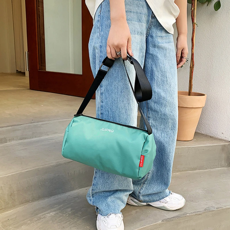 Outdoor Handbag Shoulder Casual Bag Hundred Casual Women's Bag Fashion Cylindrical Large Capacity Women's Travel Bag
Outdoor Handbag Shoulder Casual Bag Hundred Casual Women's Bag Fashion Cylindrical Large Capacity Women's Travel Bag