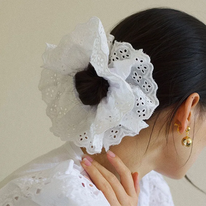 French Style Lace Hollow Hair Rope Vintage Elegant Solid Color Hair Ring Elastic Rubber Band Fashion Simple Hair Accessories
French Style Lace Hollow Hair Rope Vintage Elegant Solid Color Hair Ring Elastic Rubber Band Fashion Simple Hair Accessories