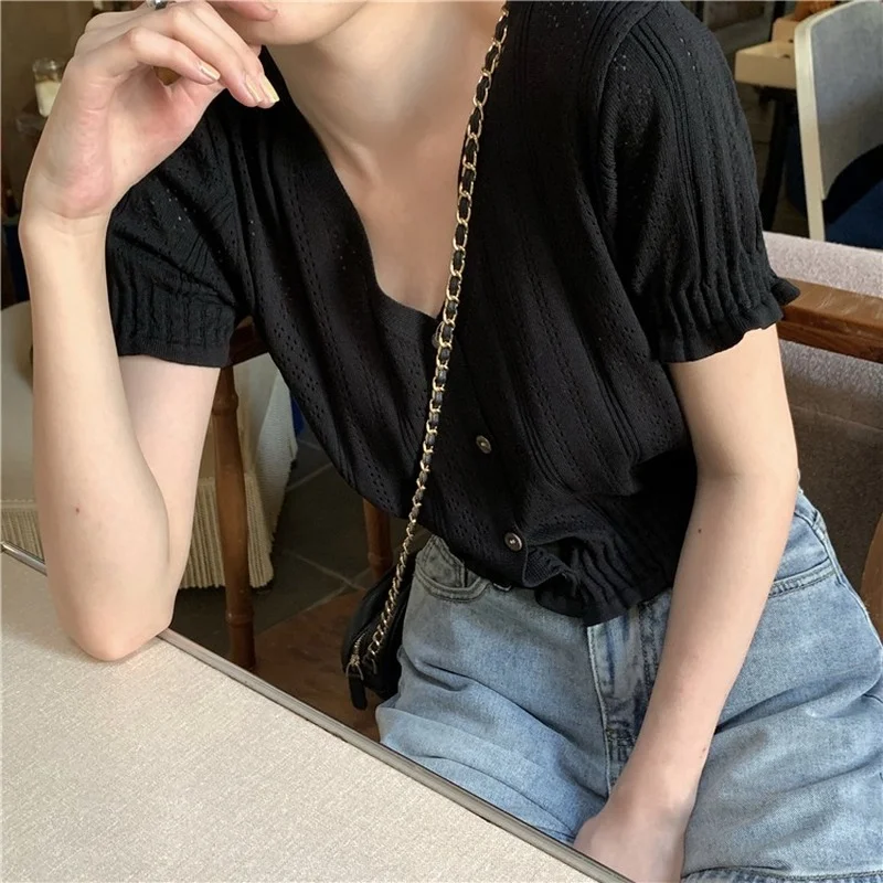 Summer Women Fashion V-Neck Short Sleeve Crop Tops Korean New Hollow Out Knitted T-shirts Female Casual White/Black Tees Popular
Summer Women Fashion V-Neck Short Sleeve Crop Tops Korean New Hollow Out Knitted T-shirts Female Casual White/Black Tees Popular