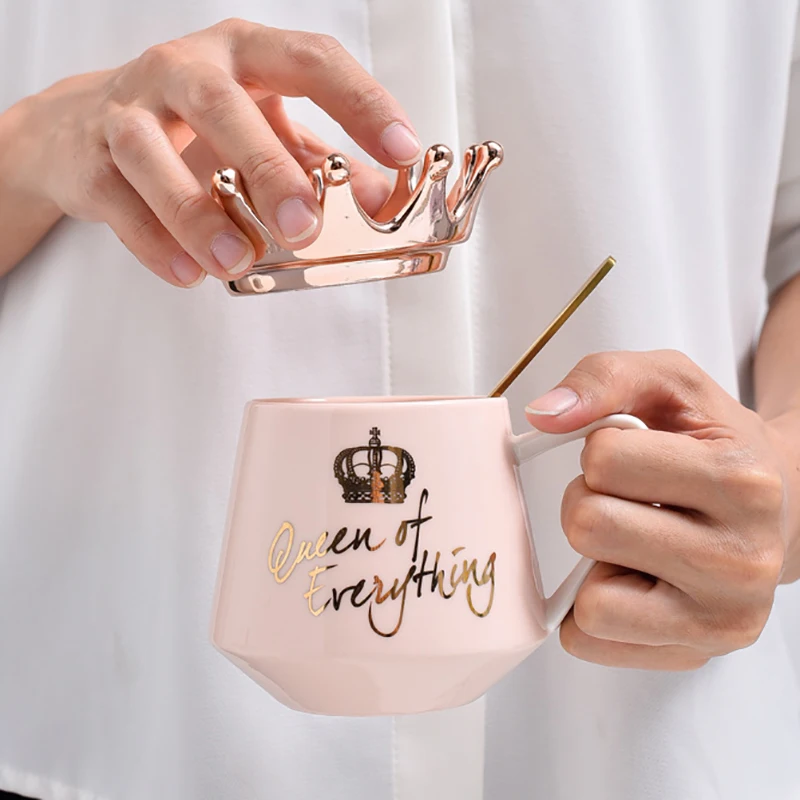 Creative Crown Ceramic mug Cute Coffee Mug Milk Cup with spoon lids Coffee tea Cup 300ml Capacity Water Mugs X-Mas Gift
Creative Crown Ceramic mug Cute Coffee Mug Milk Cup with spoon lids Coffee tea Cup 300ml Capacity Water Mugs X-Mas Gift