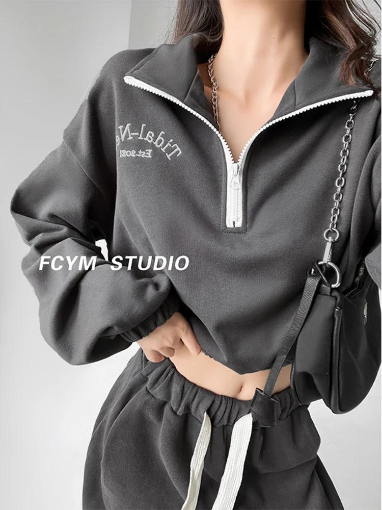 American Autumn Winter New Loose Zipper Sweatshirt Short Sports Long Sleeve Letter Embroidery Pullover Tops Korean 8SC
American Autumn Winter New Loose Zipper Sweatshirt Short Sports Long Sleeve Letter Embroidery Pullover Tops Korean 8SC