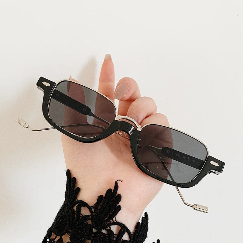 New Vintage Small Metal Frame Sunglasses For Women Punk Rectangle Sun Glasses Women's Metal Designer Eyewear UV400 Gafas De Sol
New Vintage Small Metal Frame Sunglasses For Women Punk Rectangle Sun Glasses Women's Metal Designer Eyewear UV400 Gafas De Sol