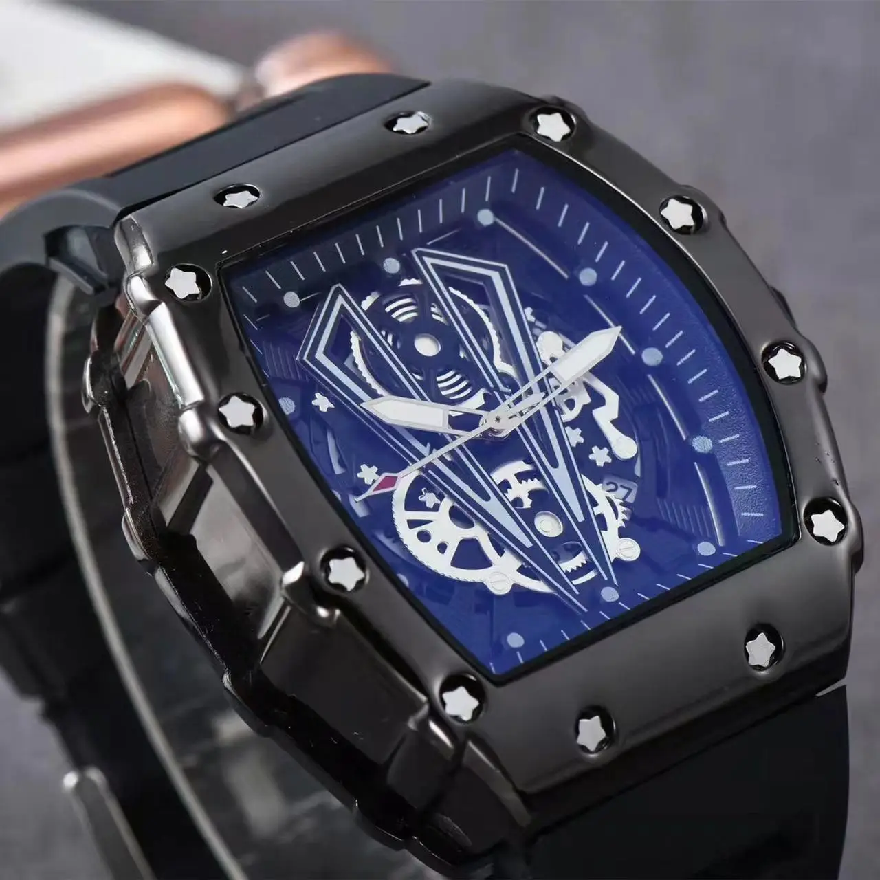 Fully Automatic Movement Watch Men's Waterproof Bucket Sports Watch Luminous Calendar Men's Sports Hollow Watch
Fully Automatic Movement Watch Men's Waterproof Bucket Sports Watch Luminous Calendar Men's Sports Hollow Watch