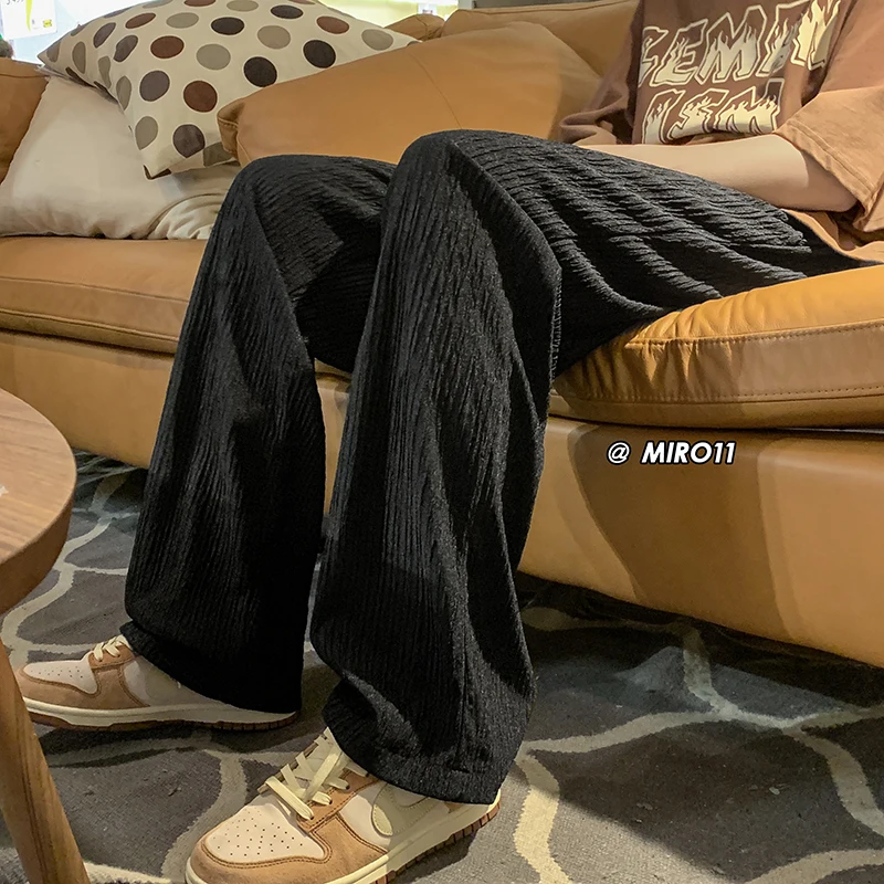 Ice Silk Men's Summer Casual Wide Leg Pants Pleated Solid Elastic Waist Fashion Trousers Hip Hop Male Streetwear
Ice Silk Men's Summer Casual Wide Leg Pants Pleated Solid Elastic Waist Fashion Trousers Hip Hop Male Streetwear