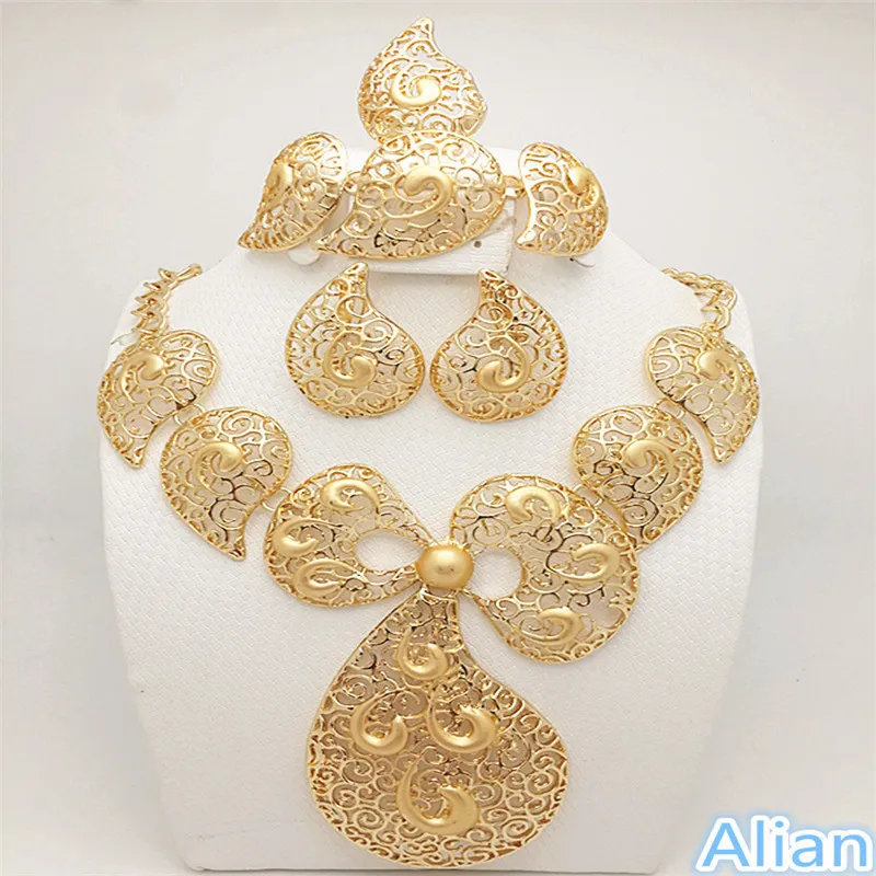 Women Wedding african beads Accessories Crystal Gold-color Hollow Out Big Choker Necklace Earring Ring Bracelet Jewelry Set
Women Wedding african beads Accessories Crystal Gold-color Hollow Out Big Choker Necklace Earring Ring Bracelet Jewelry Set
