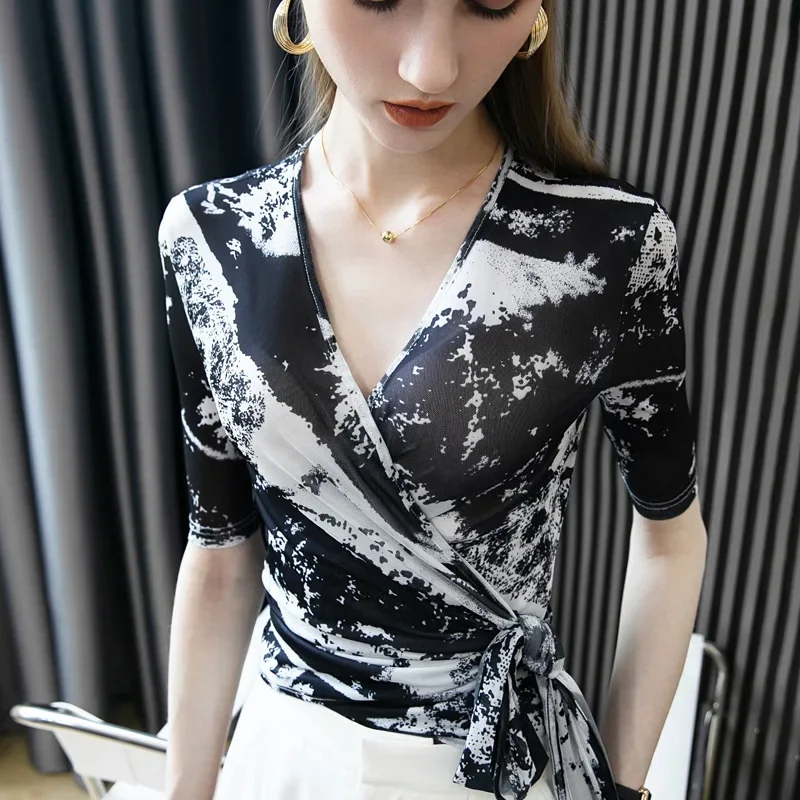 HIgh Quality 2023 Women Tops Spring Summer Bandage Print T-shirt Female Clothing Sexy Crop Top Clothes Casual Gauze Blouse Y2k
HIgh Quality 2023 Women Tops Spring Summer Bandage Print T-shirt Female Clothing Sexy Crop Top Clothes Casual Gauze Blouse Y2k