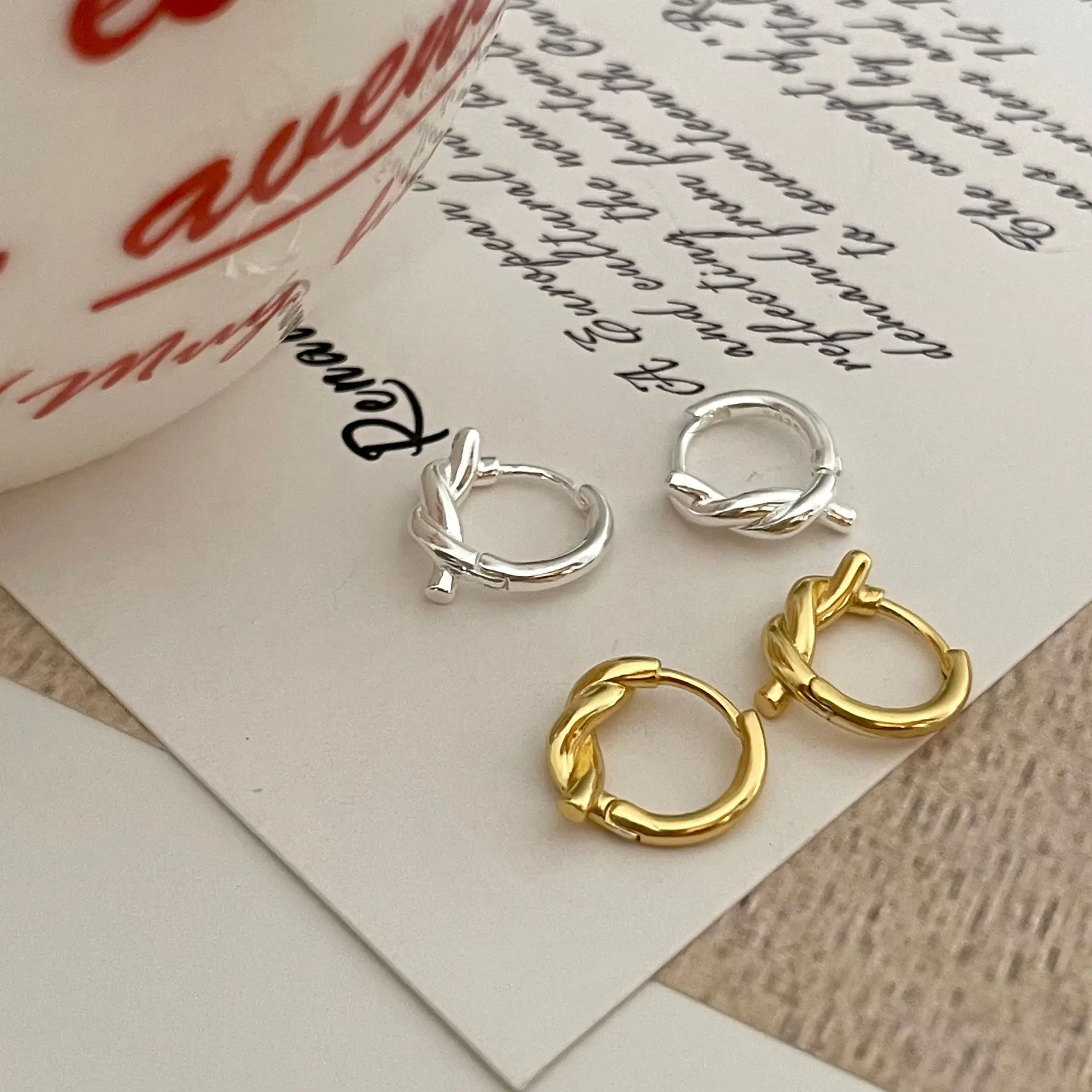 Kinel S925 Sterling Silver Knotted Personalized Earrings Fresh And Simple Ins Creative Design Jewelry Gift For Party Anniversary
Kinel S925 Sterling Silver Knotted Personalized Earrings Fresh And Simple Ins Creative Design Jewelry Gift For Party Anniversary