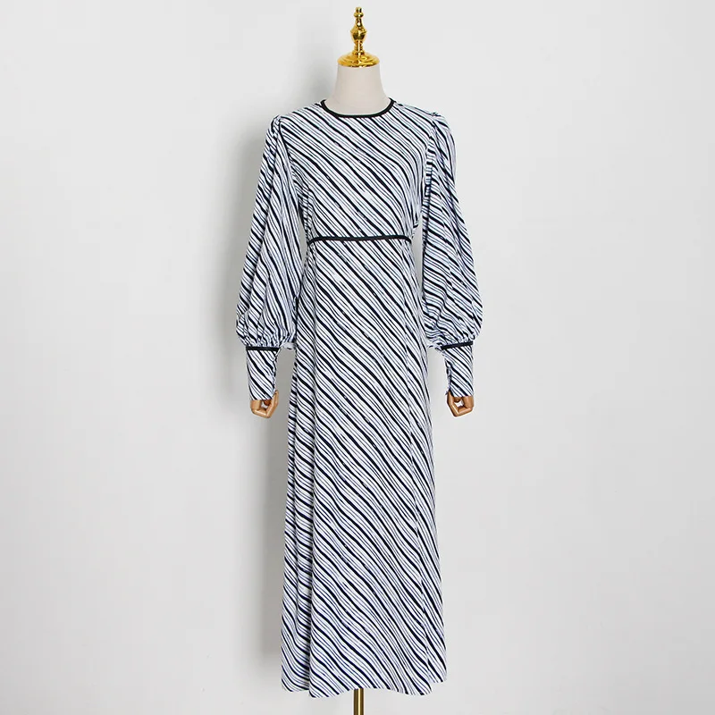 2022 2022 Autumn New Sexy Wind Irregular Striped Colored Round Neck Lantern Sleeve Waist Long Dress
2022 2022 Autumn New Sexy Wind Irregular Striped Colored Round Neck Lantern Sleeve Waist Long Dress