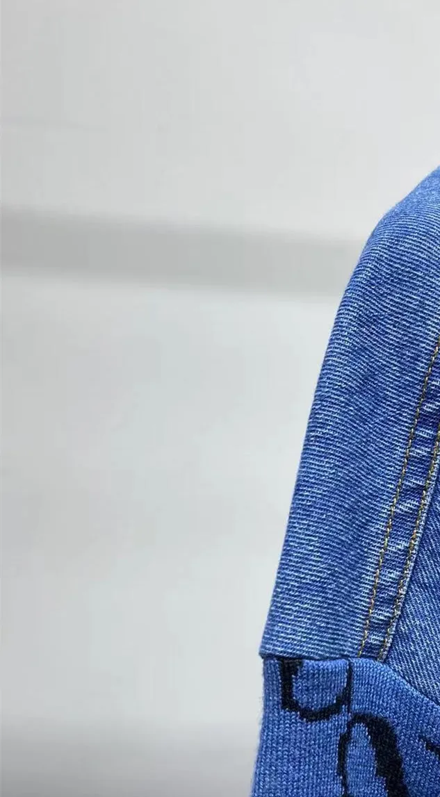 Stitching Denim Women Knit Cardigan Turn-Down Collar Letters Jacquard Ladies Single Breasted Coat Casual Sweater 2022 Spring new 
Stitching Denim Women Knit Cardigan Turn-Down Collar Letters Jacquard Ladies Single Breasted Coat Casual Sweater 2022 Spring new